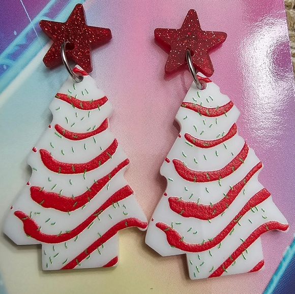 Little Debbie Acrylic Christmas Tree Cake Earrings NWOT - Picture 6 of 8